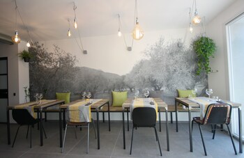 Pove 2.4 Hotel 3*