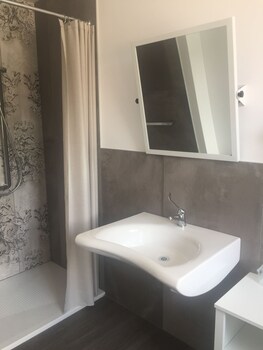 Pove 2.4 Hotel 3*