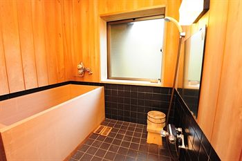 Yugawara Spa Ryokan Ashikari 3*