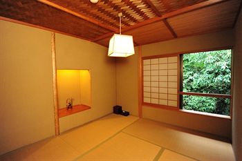 Yugawara Spa Ryokan Ashikari 3*