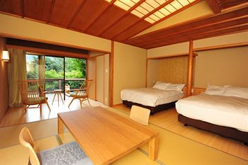Yugawara Spa Ryokan Ashikari 3*