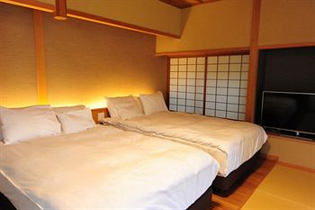 Yugawara Spa Ryokan Ashikari 3*