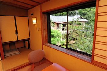 Yugawara Spa Ryokan Ashikari 3*
