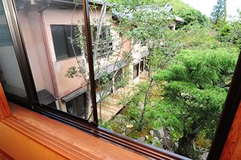Yugawara Spa Ryokan Ashikari 3*