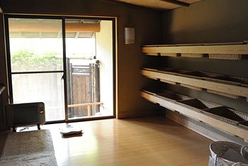 Yugawara Spa Ryokan Ashikari 3*