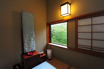 Yugawara Spa Ryokan Ashikari 3*