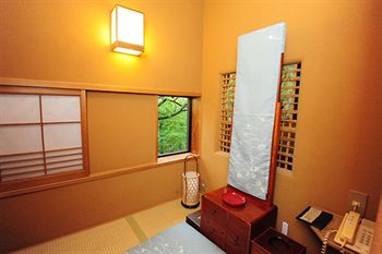 Yugawara Spa Ryokan Ashikari 3*