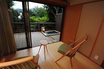 Yugawara Spa Ryokan Ashikari 3*