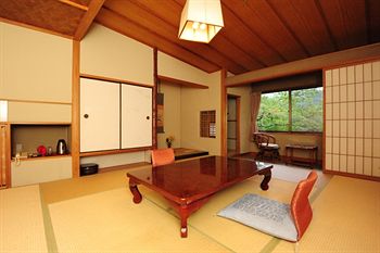 Yugawara Spa Ryokan Ashikari 3*