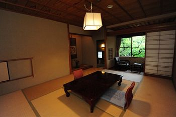 Yugawara Spa Ryokan Ashikari 3*