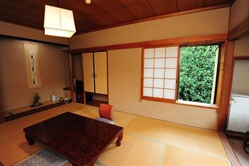Yugawara Spa Ryokan Ashikari 3*
