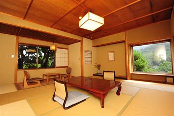 Yugawara Spa Ryokan Ashikari 3*