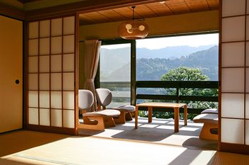 Yugawara Spa Ryokan Ashikari 3*