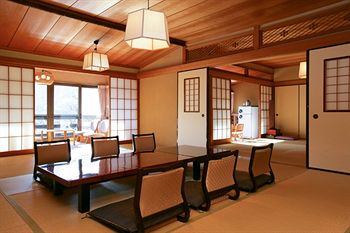 Yugawara Spa Ryokan Ashikari 3*