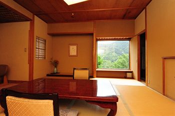 Yugawara Spa Ryokan Ashikari 3*