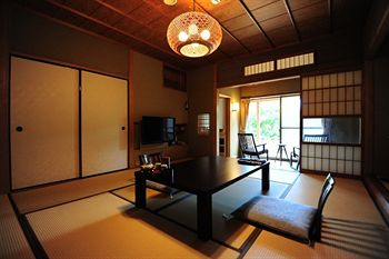 Yugawara Spa Ryokan Ashikari 3*