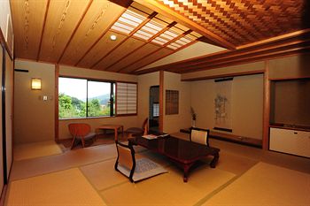 Yugawara Spa Ryokan Ashikari 3*