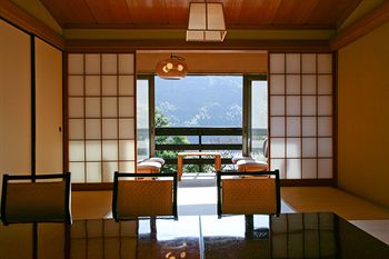 Yugawara Spa Ryokan Ashikari 3*