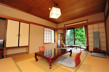 Yugawara Spa Ryokan Ashikari 3*