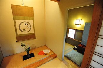 Yugawara Spa Ryokan Ashikari 3*