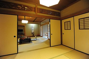 Yugawara Spa Ryokan Ashikari 3*