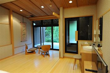 Yugawara Spa Ryokan Ashikari 3*