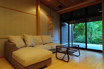 Yugawara Spa Ryokan Ashikari 3*