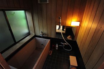Yugawara Spa Ryokan Ashikari 3*