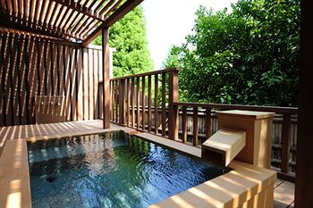 Yugawara Spa Ryokan Ashikari 3*