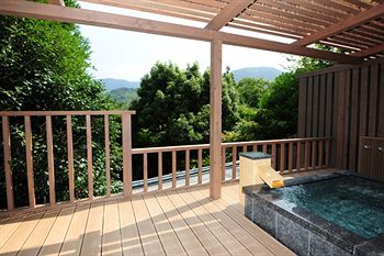Yugawara Spa Ryokan Ashikari 3*