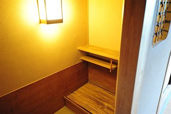 Yugawara Spa Ryokan Ashikari 3*