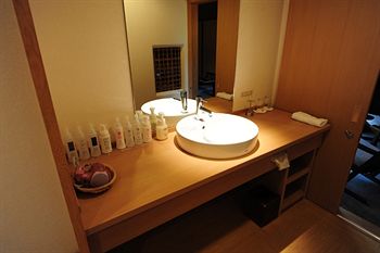 Yugawara Spa Ryokan Ashikari 3*