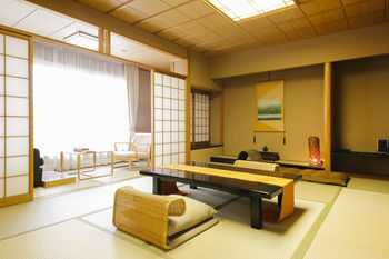 Arima Hot spring Ryokan Hanamusubi 4*
