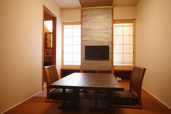 Arima Hot spring Ryokan Hanamusubi 4*