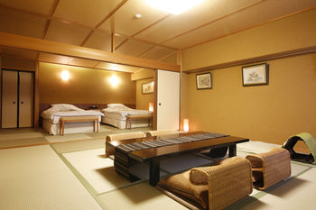 Arima Hot spring Ryokan Hanamusubi 4*