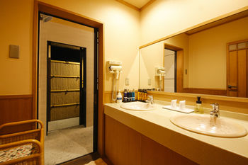 Arima Hot spring Ryokan Hanamusubi 4*