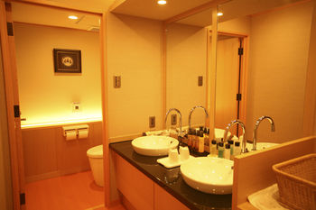 Arima Hot spring Ryokan Hanamusubi 4*