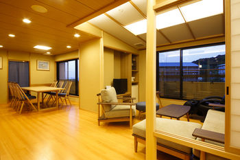 Arima Hot spring Ryokan Hanamusubi 4*
