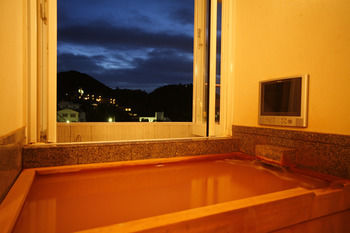 Arima Hot spring Ryokan Hanamusubi 4*