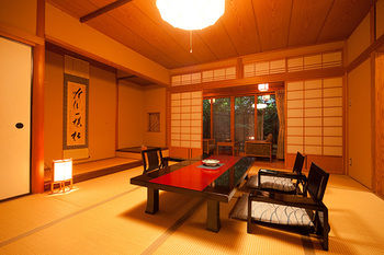 Yufuin Onsen Ryotei Tanokura 3*