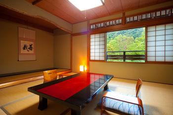 Yufuin Onsen Ryotei Tanokura 3*