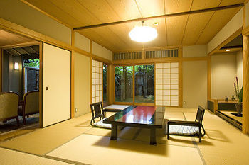 Yufuin Onsen Ryotei Tanokura 3*