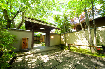 Yufuin Onsen Ryotei Tanokura 3*