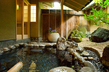 Yufuin Onsen Ryotei Tanokura 3*