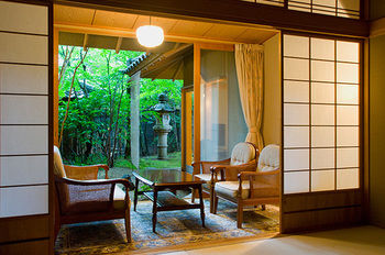 Yufuin Onsen Ryotei Tanokura 3*