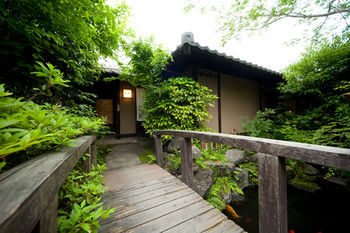 Yufuin Onsen Ryotei Tanokura 3*