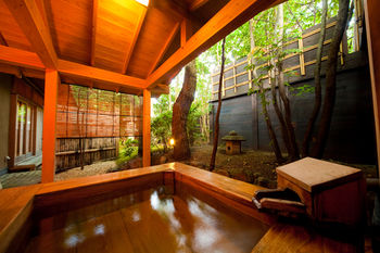Yufuin Onsen Ryotei Tanokura 3*