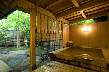 Yufuin Onsen Ryotei Tanokura 3*