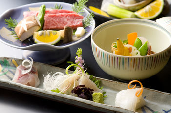 Yufuin Onsen Ryotei Tanokura 3*