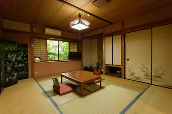 Yufuin Ryokan Nogiku 3*